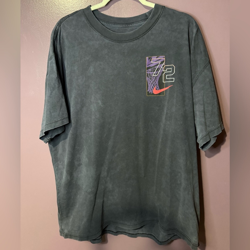 Nike Men’s Short-Sleeve Graphic Tee Black wash with Purple Accent